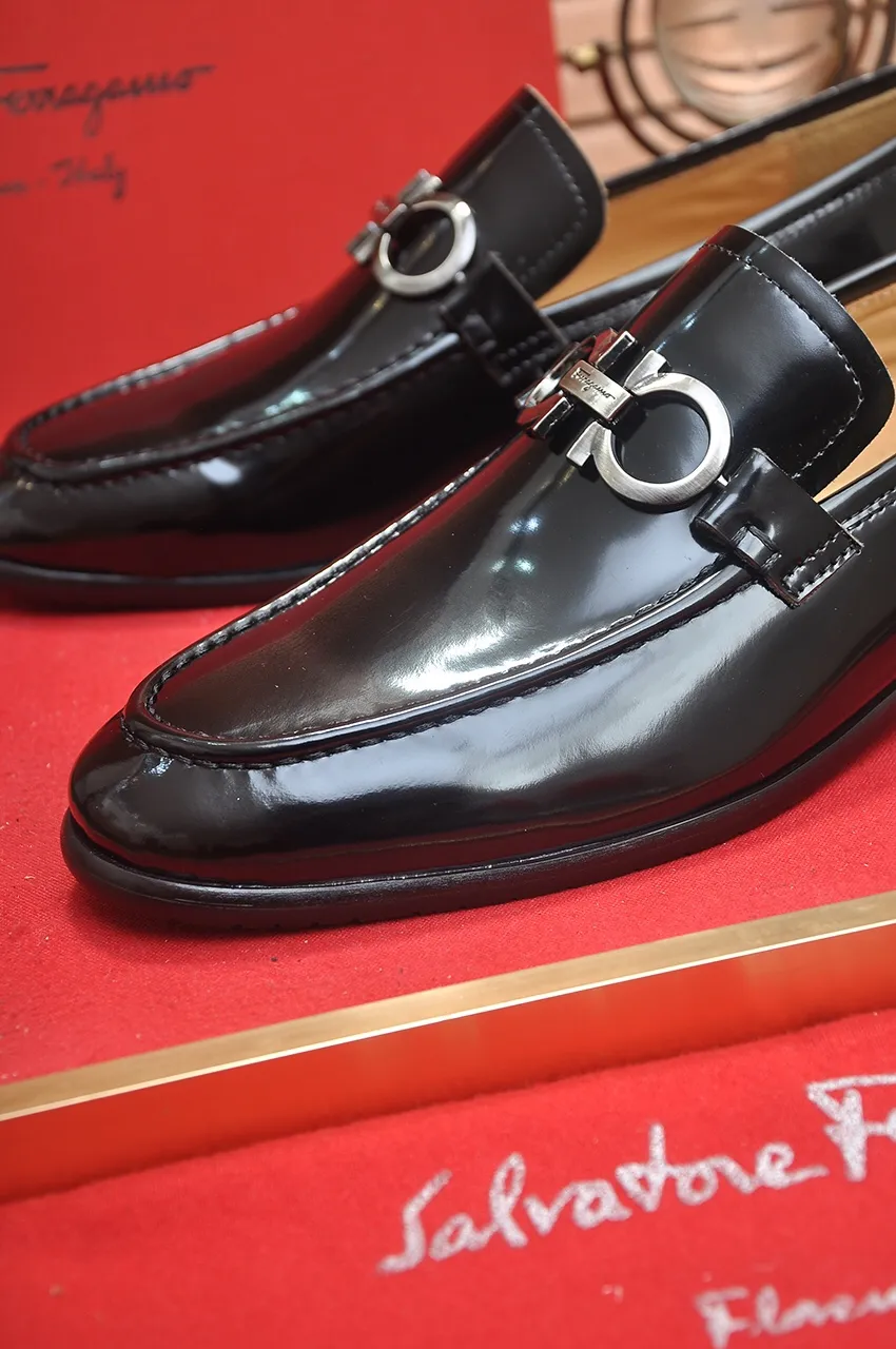 Men's shoes 💰520💶【Ferragamo/Ferragamo】The latest model in the counter. Original imported high-quality cowhide with open sides + imported 🐂 water-dyed cowhide lining + original luxury metal buckle + original combination outsole. No pressure for comparison. 38--45 (45 is custom-made and cannot be returned or exchanged)